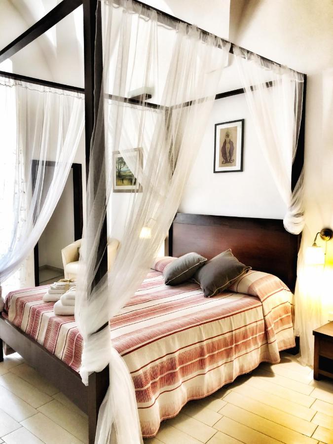 Palazzo Salia Bed & Breakfast Lecce Exterior photo